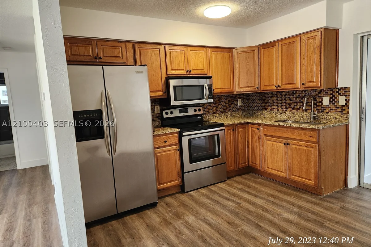 9500 NW 72nd Ct #1, Tamarac: photo 1 of 6