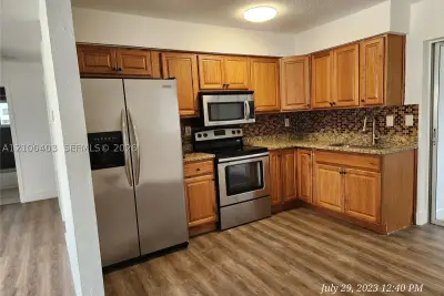 9500 NW 72nd Ct #1, Tamarac: photo 1 of 6
