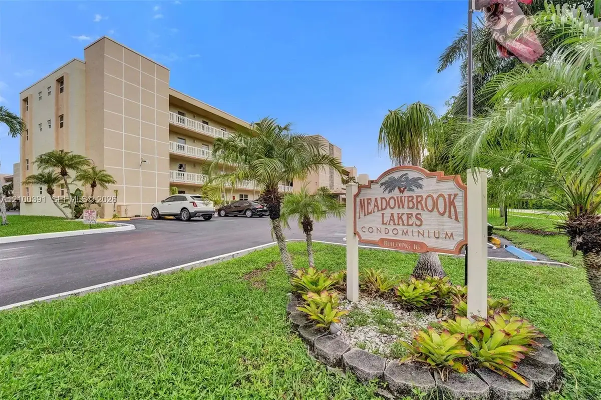 424 SE 10th St #204, Dania Beach: photo 1 of 25