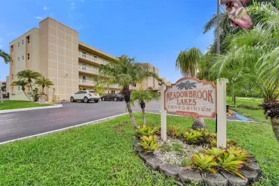 424 SE 10th St #204, Dania Beach: photo 1 of 25