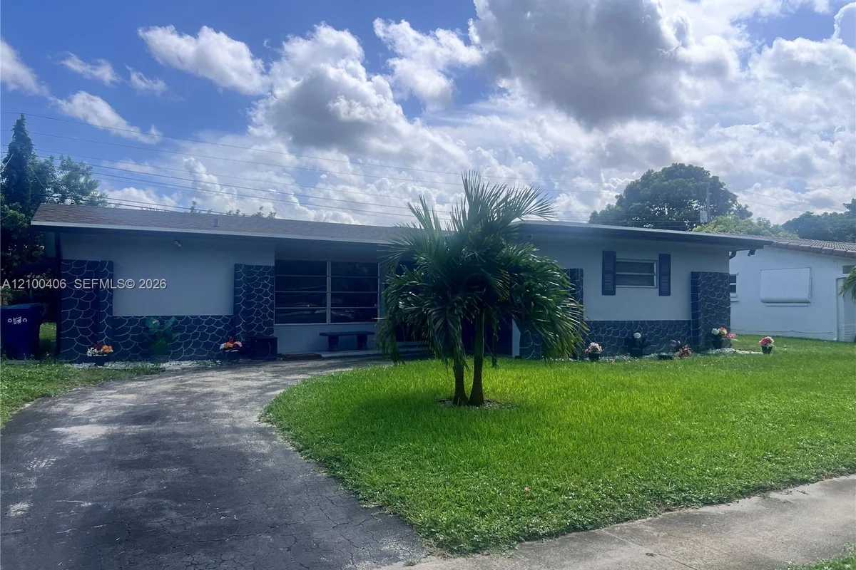 4420 NW 25th Pl, Lauderhill: photo 1 of 12