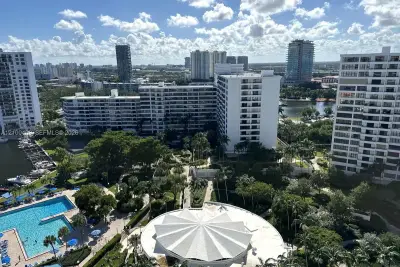 2500 Parkview Dr #2018, Hallandale Beach: photo 1 of 34