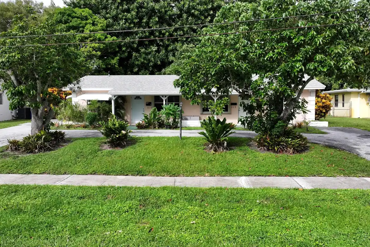 315 Northlake Dr #315/317, North Palm Beach: photo 1 of 38