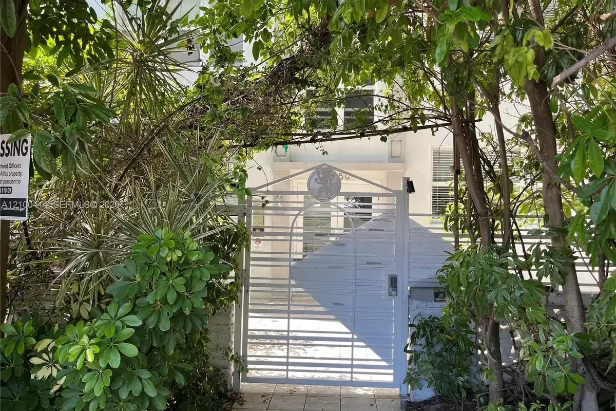 1550 Drexel Ave #201, Miami Beach: photo 1 of 13