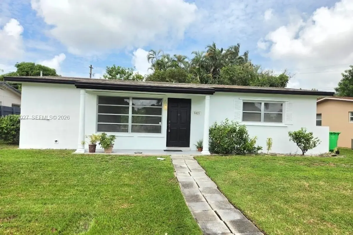 6421 NW 26th St, Sunrise: photo 1 of 12