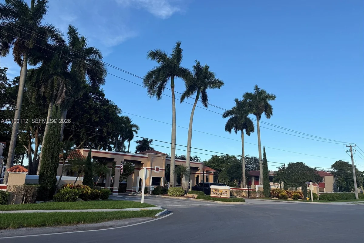 11607 NW 11th St, Pembroke Pines: photo 1 of 30