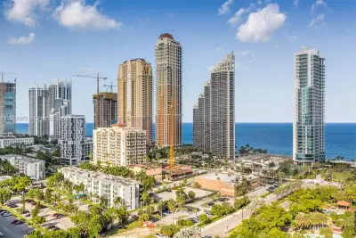 210 174th St #309, Sunny Isles Beach: photo 1 of 27