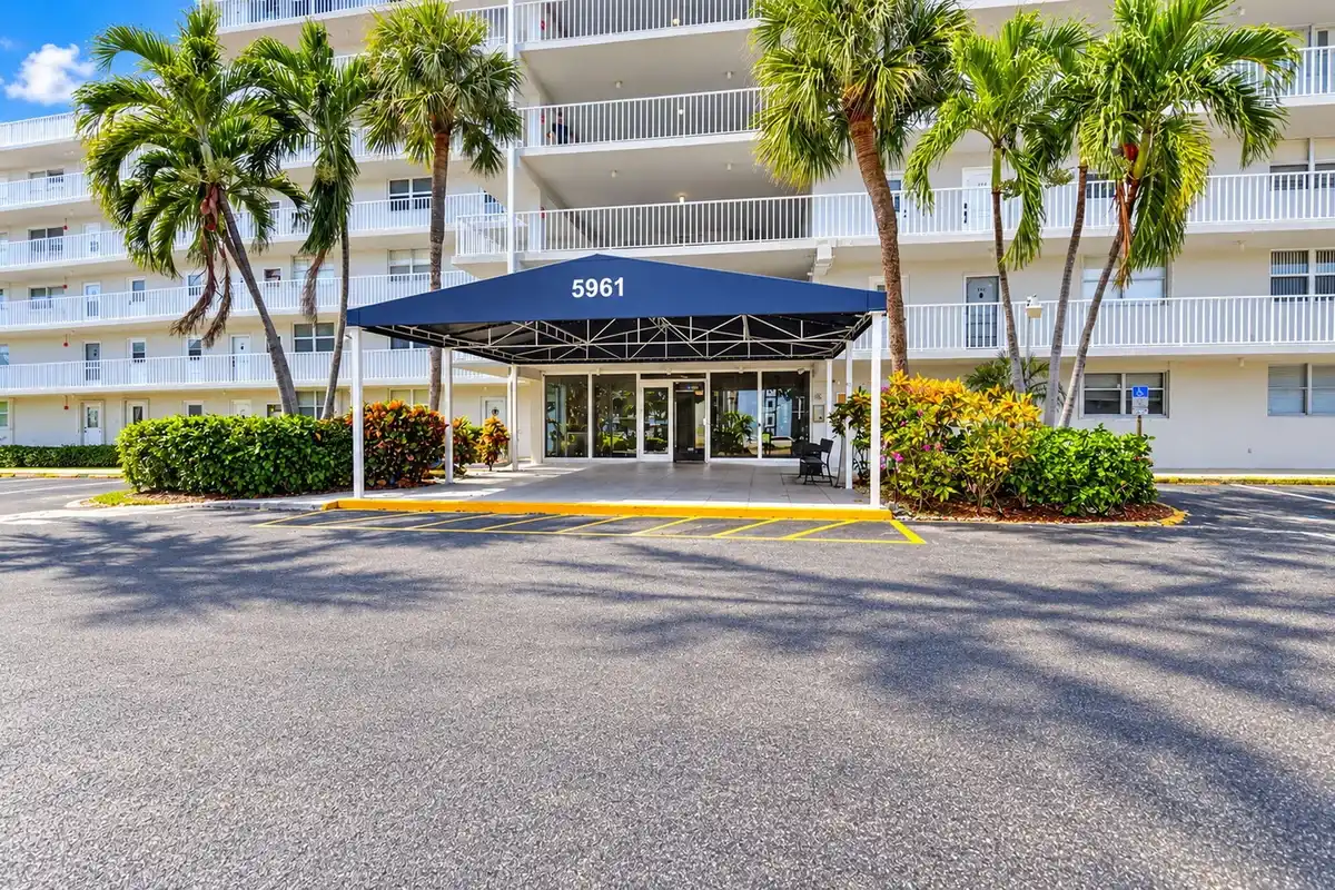 5961 NW 2nd Ave S #210, Boca Raton: photo 1 of 38