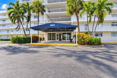 5961 NW 2nd Ave S #210, Boca Raton: photo 1 of 38