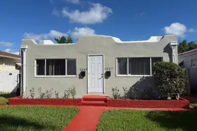 1639 Mayo St, Hollywood: photo 1 of 8