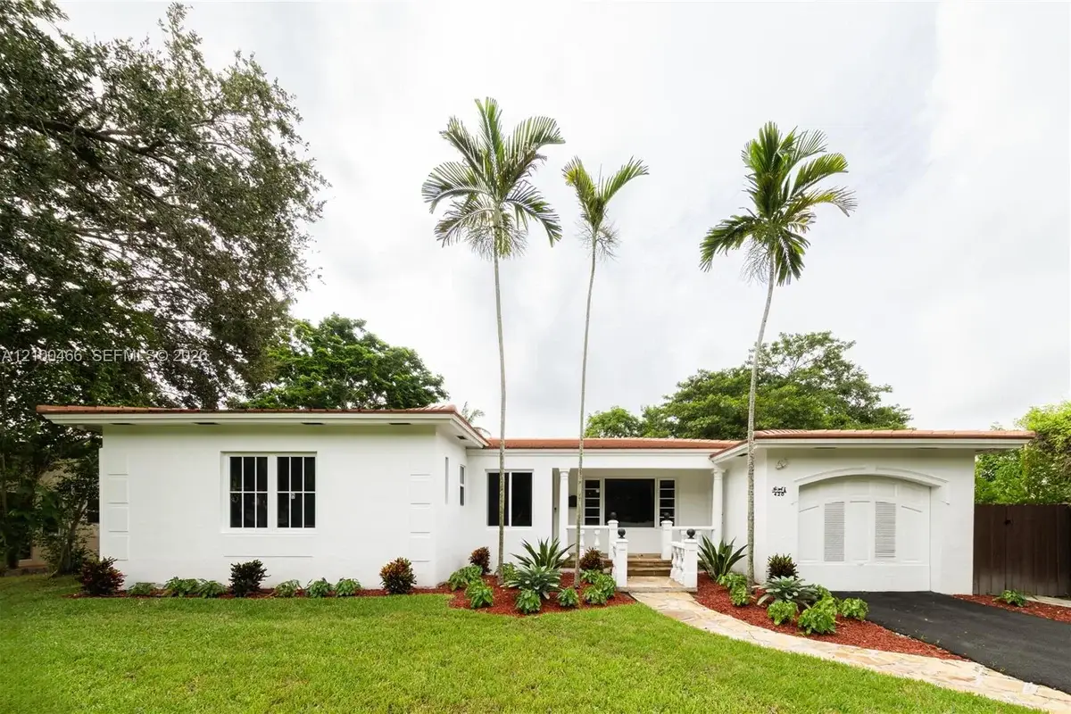420 NE 55th Ter, Miami: photo 1 of 24