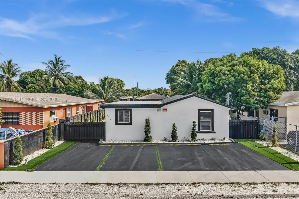 923 NW 110th St #B, Miami: photo 1 of 21
