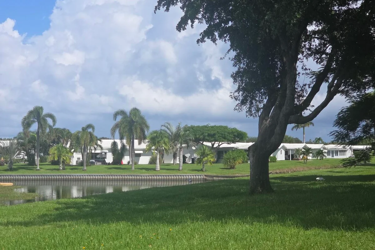 2041 W Woolbright Rd #H101, Boynton Beach: photo 1 of 16