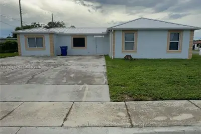 801 W 4th St, West Palm Beach: photo 1 of 12