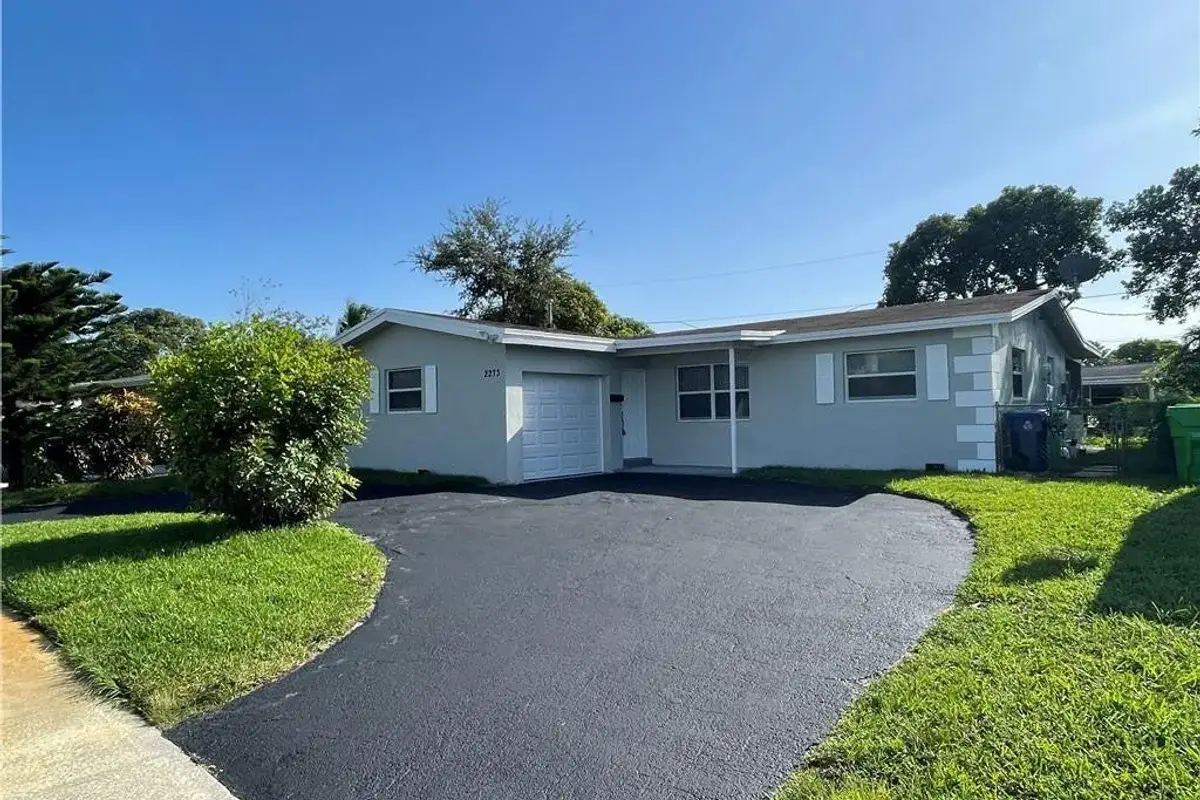 2273 NW 81st Ave, Sunrise: photo 1 of 25