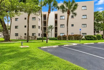 8760 SW 133rd Ave Rd #114, Miami: photo 1 of 21