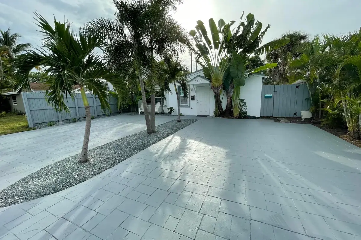 2703 NE 6th Ln, Wilton Manors: photo 1 of 18