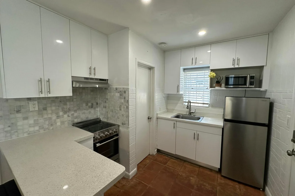 2703 NE 6th Ln #2, Wilton Manors: photo 1 of 9