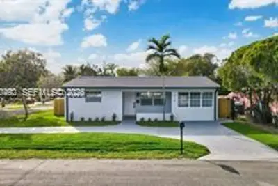 916 SW 7th Ave, Hallandale Beach: photo 1 of 20