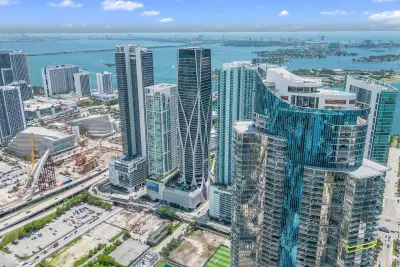 851 NE 1st Ave #3502, Miami: photo 1 of 38