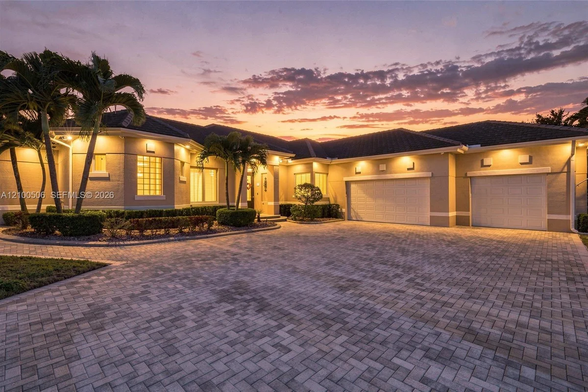 1320 NW 118th Ave, Plantation: photo 1 of 1