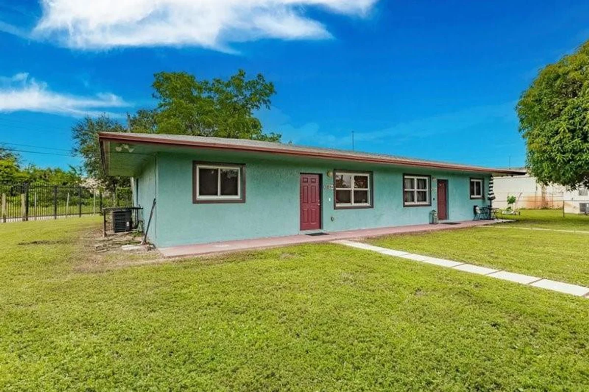 5201 NW 17th Ct #B, Lauderhill: photo 1 of 20