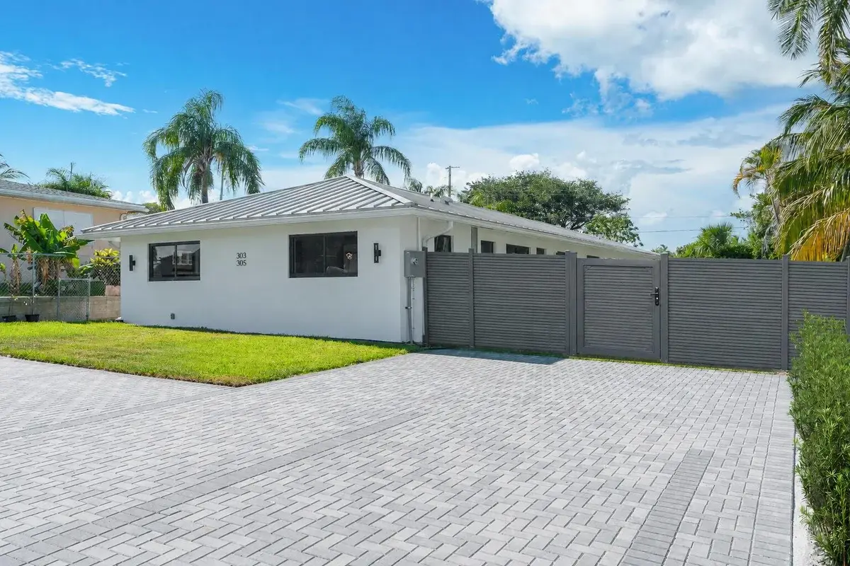 303 De Carie St, Delray Beach: photo 1 of 26