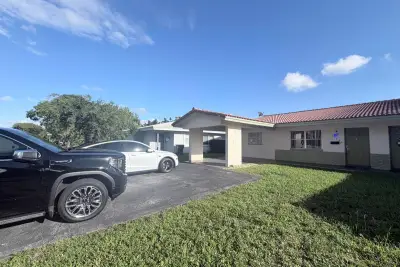11260 NW 39th St, Coral Springs: photo 1 of 18