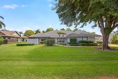 15 W Balfour Rd W, Palm Beach Gardens: photo 1 of 65