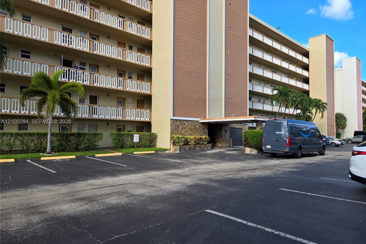900 NE 12th Ave #608, Hallandale Beach: photo 1 of 46