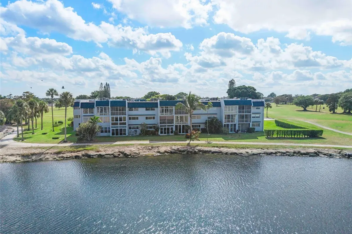 7807 Golf Cir Dr #211, Margate: photo 1 of 31