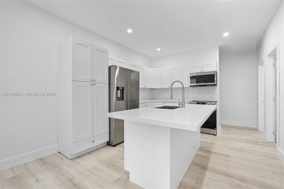 129 SW 9th Ave #1, Miami: photo 1 of 9