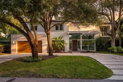 5960 SW 79th St, South Miami: photo 1 of 54