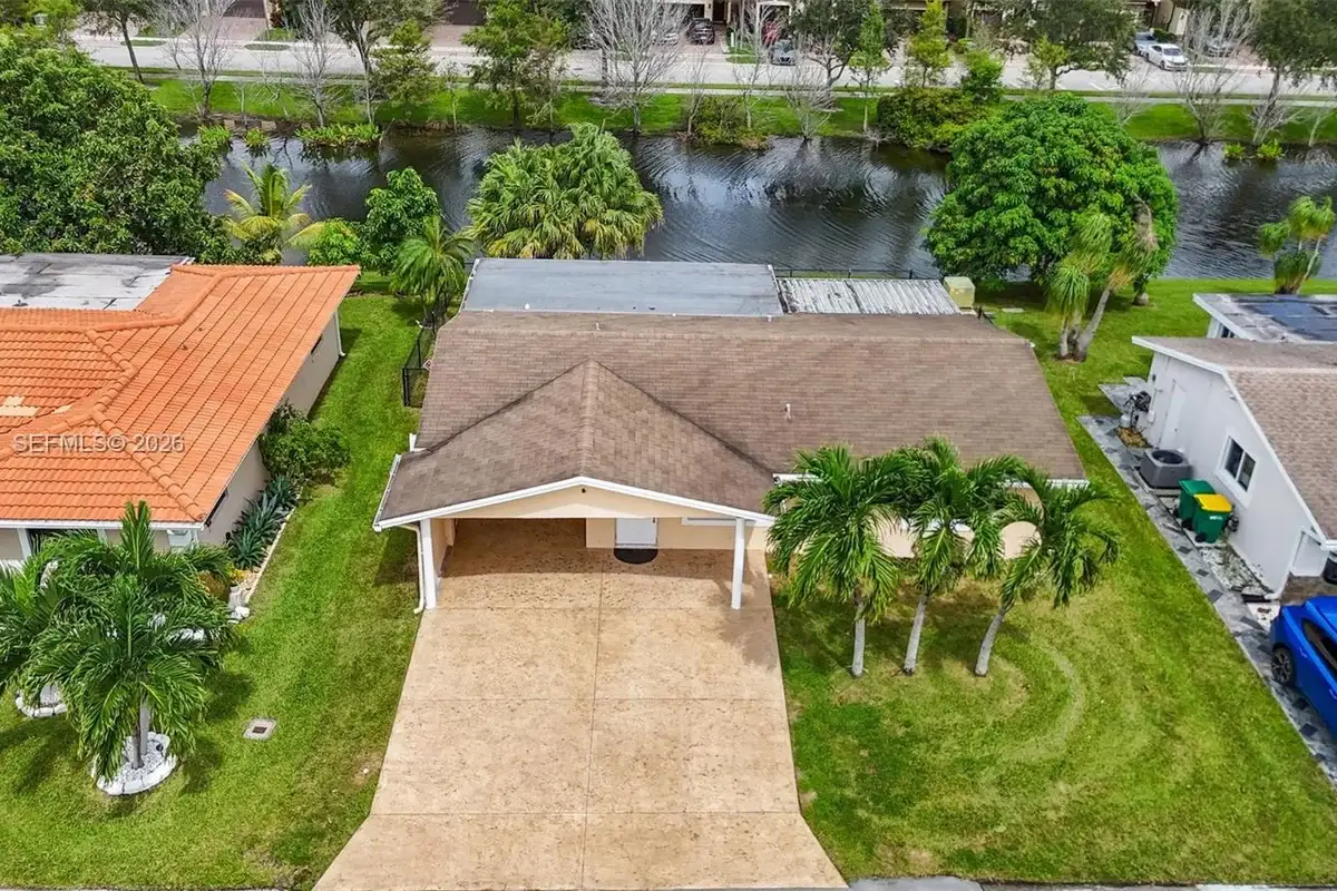 4711 NW 58th St, Tamarac: photo 1 of 34