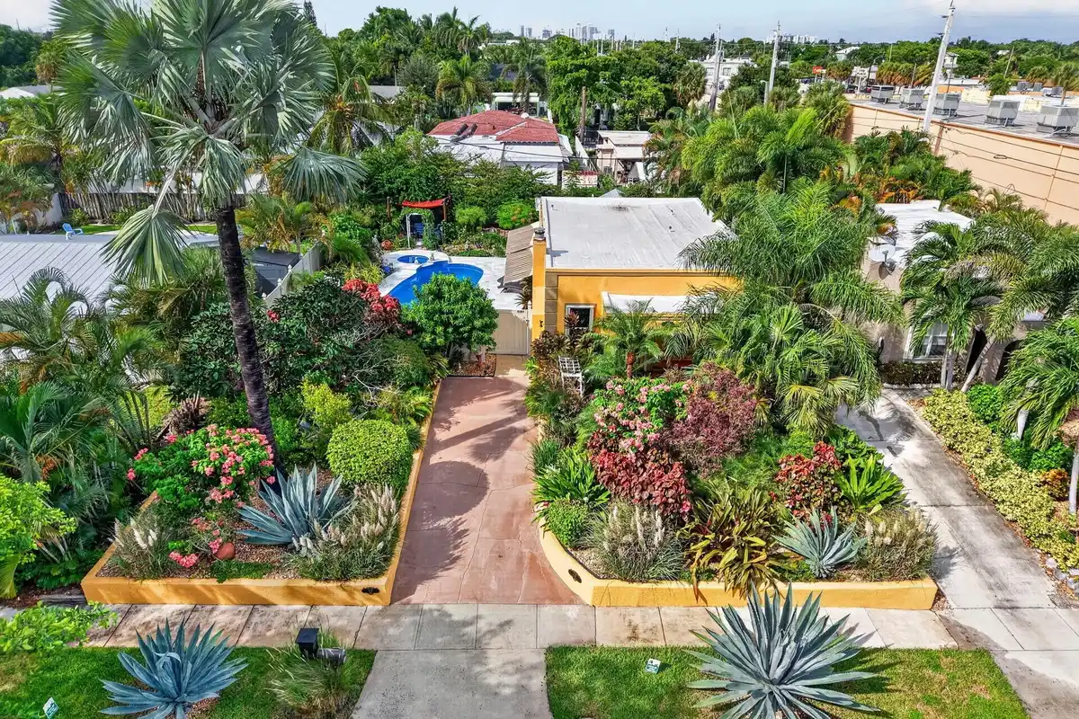 415 Colonial Rd, West Palm Beach: photo 1 of 58