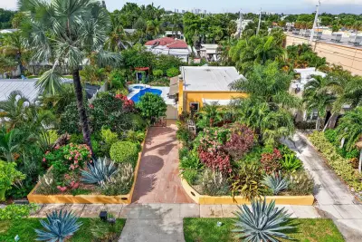 415 Colonial Rd, West Palm Beach: photo 1 of 58
