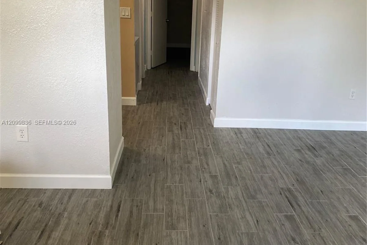 1714 NW 56th Ave, Lauderhill: photo 1 of 19