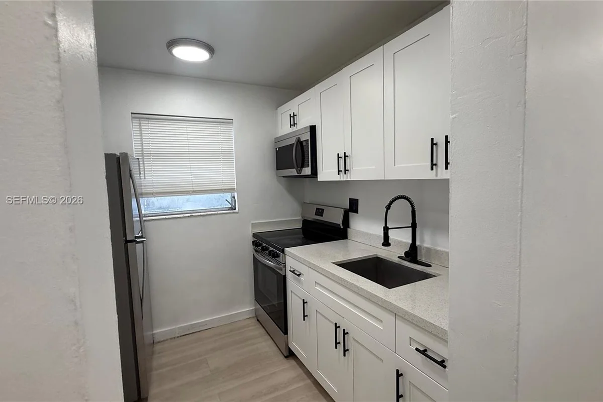 12215 W Dixie Hwy #308, North Miami: photo 1 of 18