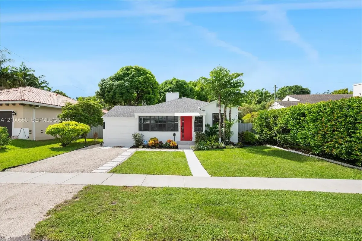 1616 Dewey St, Hollywood: photo 1 of 18