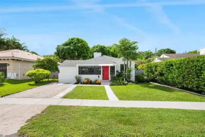 1616 Dewey St, Hollywood: photo 1 of 18