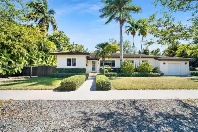 330 Viscaya Ave, Coral Gables: photo 1 of 17