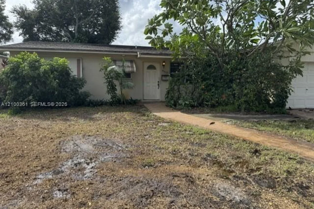 650 SW 68th Blvd, Pembroke Pines: photo 1 of 2