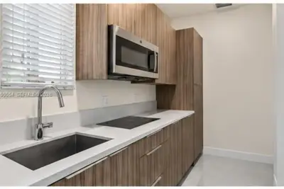 6680 NW 102 Path, Doral: photo 1 of 6