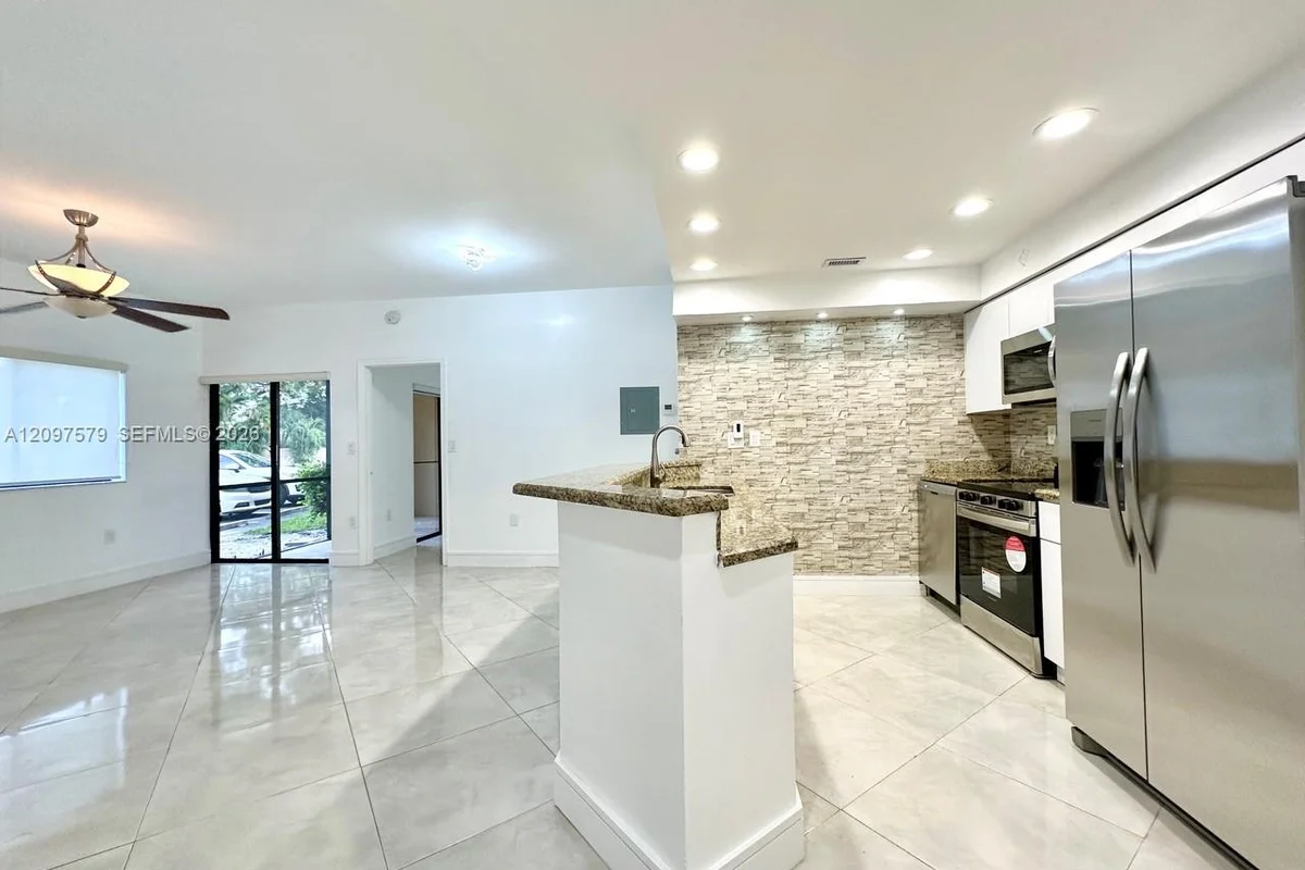 2550 SW 18th Ter #1802, Fort Lauderdale: photo 1 of 25