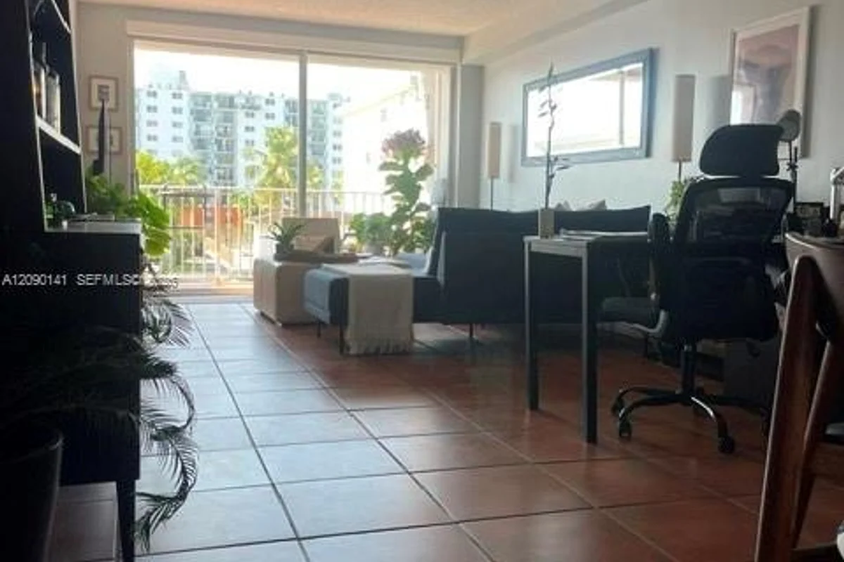 3716 NE 168th St #306, North Miami Beach: photo 1 of 7