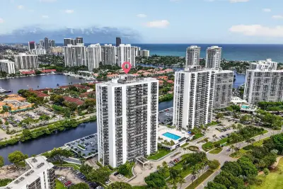 3625 N Country Club Dr #1807, Aventura: photo 1 of 43