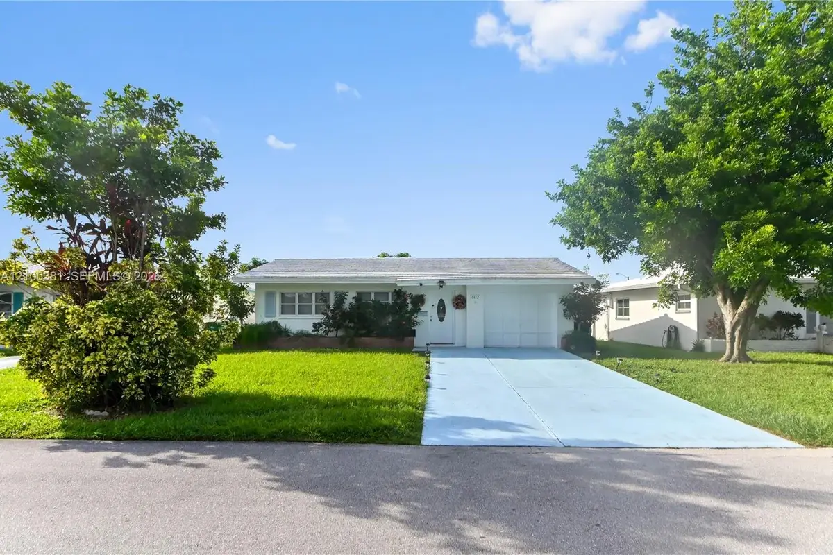 House in Tamarac: photo 1 of 42