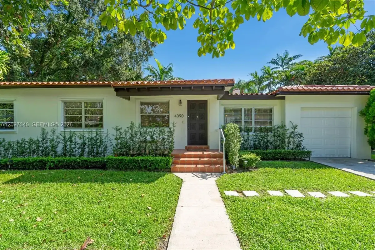 4390 SW 10th St, Miami: photo 1 of 39