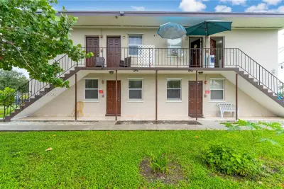 17010 SW 100th Ave, Miami: photo 1 of 42