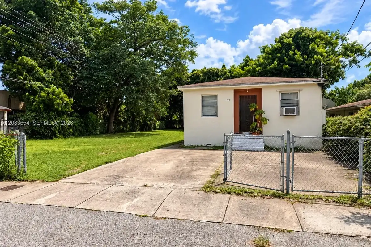 722 NW 53rd St, Miami: photo 1 of 6